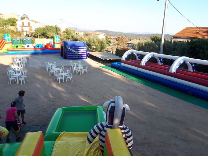 des structures gonflables geante pour vos evenement exterieur